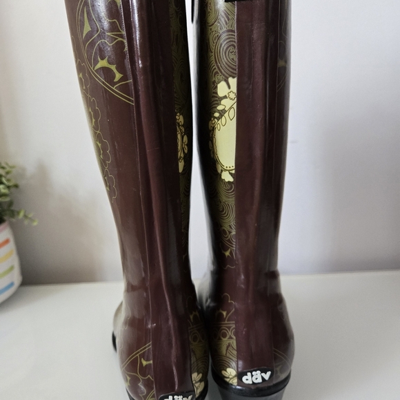 DÄV Brown and Gold Western Rain Boots. Size 6 - Picture 4 of 10